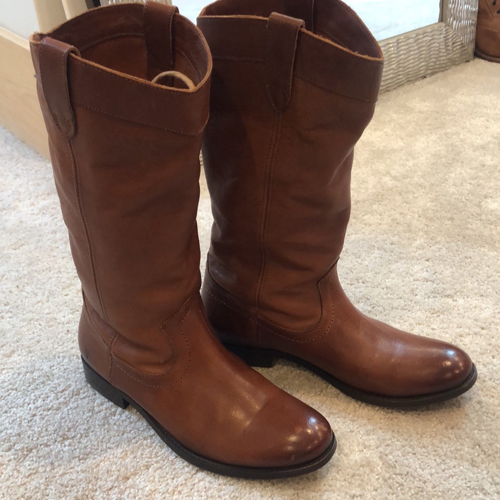 FRYE MID CALF LEATHER BOOTS IN COGNAC
